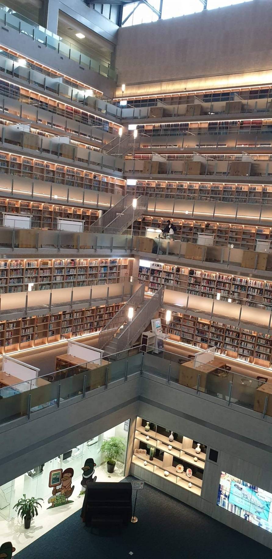 達賢圖書館內部照片