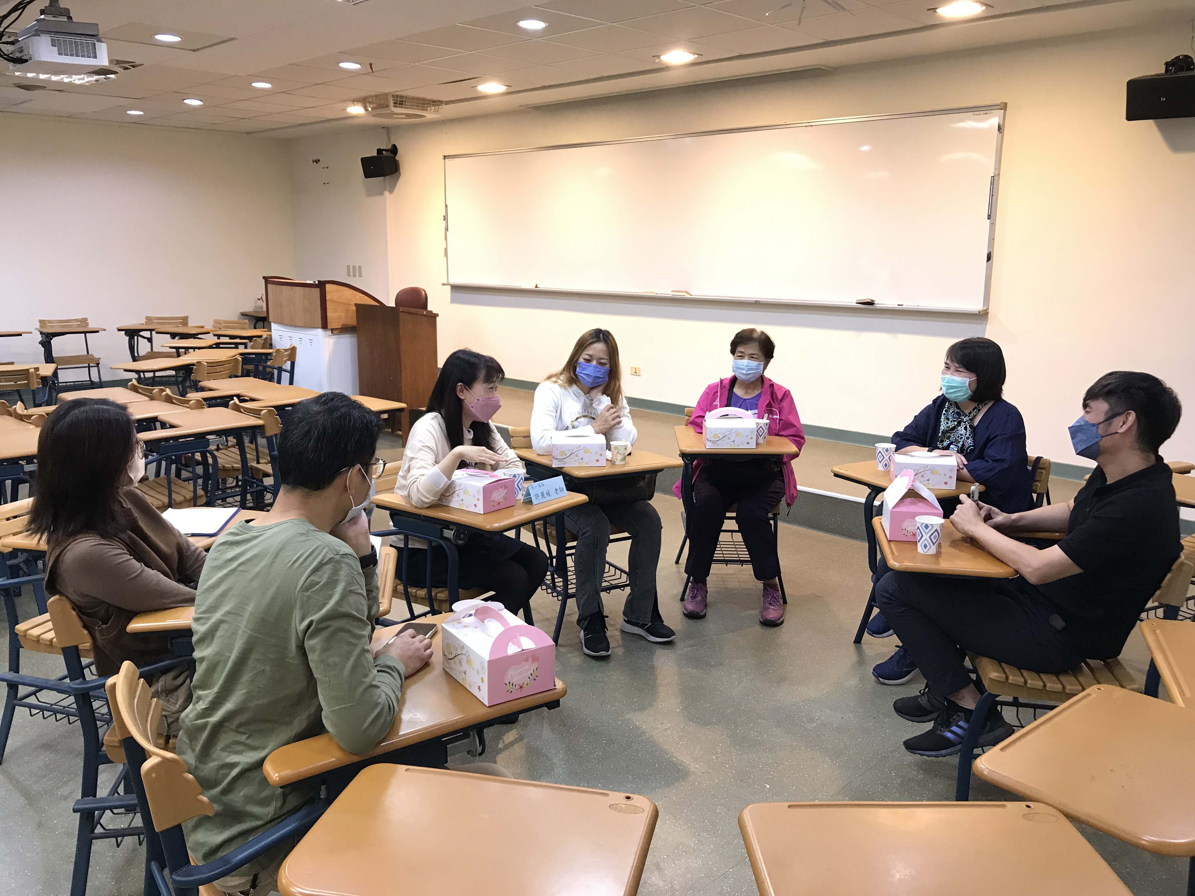 Dr. Li-yuan Hsu, her advisees/ parents